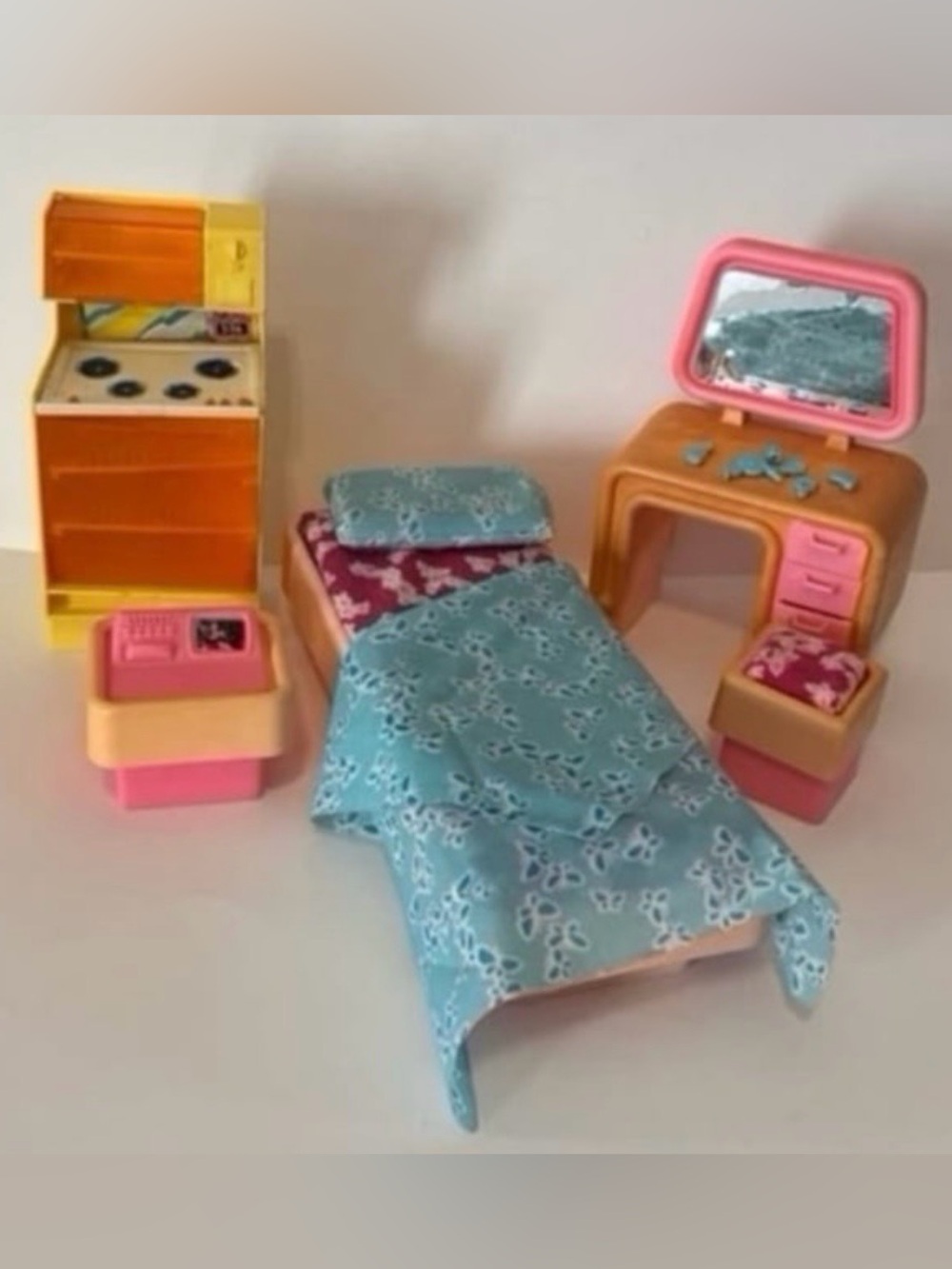 Barbie Dream House Bedroom Furniture 1978